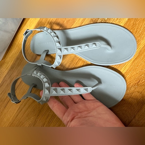 EUC Weeboo size 9 gray‎ sandals CUTE STRAP